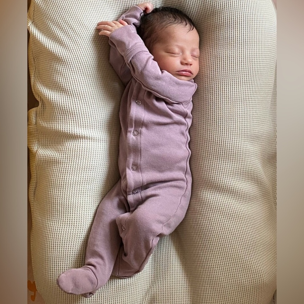 L’oved baby organic snap footie in Lavender
